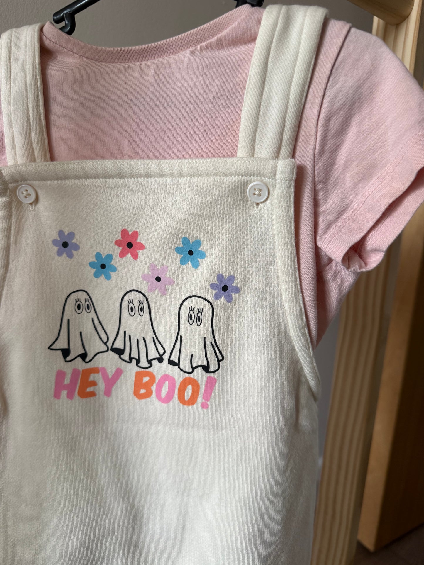 ‘Hey boo’ dungarees